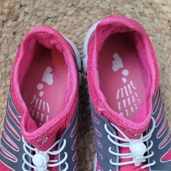 Fila Women's Vibrant Pink and Gray Toe Shoes - Picture 6 of 11